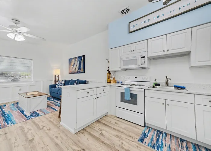 Waterfront 2 Mins 2 - Dock & Pet Friendly *