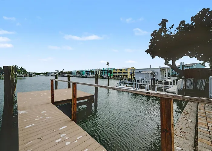 Waterfront 2 Mins 2 - Dock & Pet Friendly *
